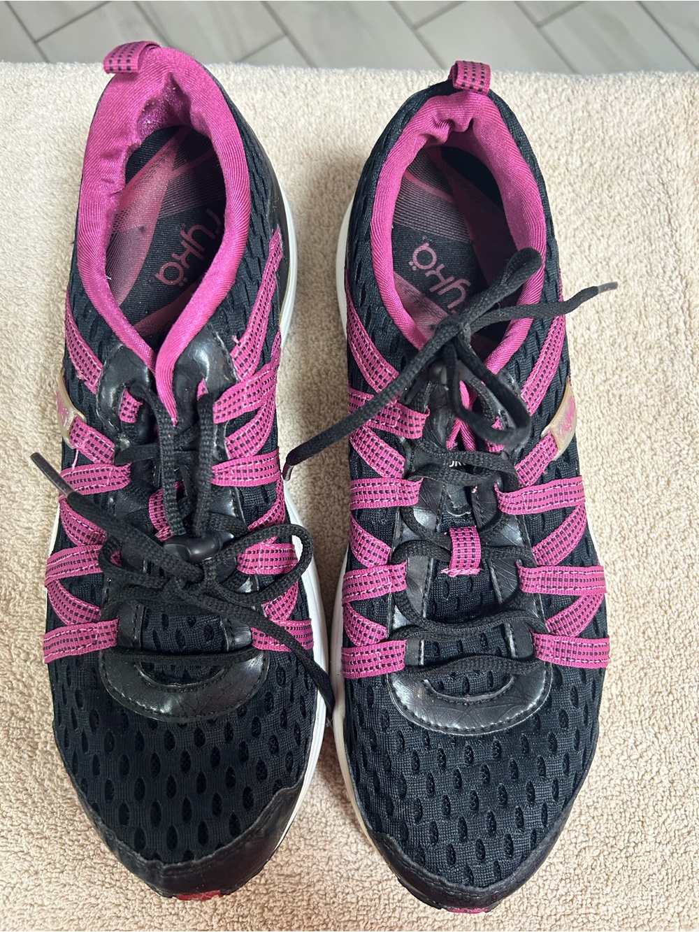 RYKA HYDRO SPORT Women’s water shoes. Black/berry (pink). Size 10. Like new